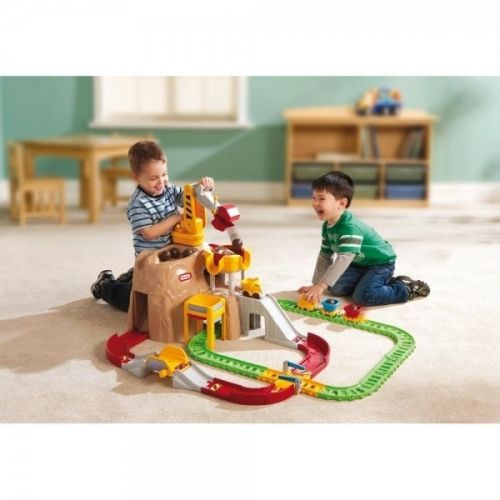 Little Tikes - Писта с тунел и железопътни релси