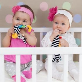 MOM'S CARE Мека играчка - одеялце за гушкане Зебра
