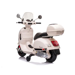 Chipolino Лицензиран акумулаторен мотор VESPA GTS Super бял