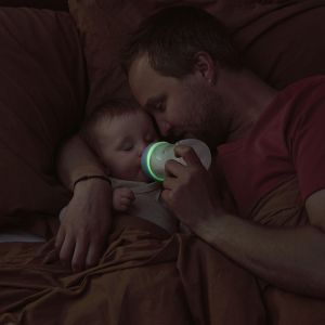 Philips AVENT -  Бебешко шише Natural Response със залъгалка светещи